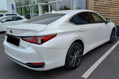 Lexus ES 300h Business Edition 2.5 E-CVT