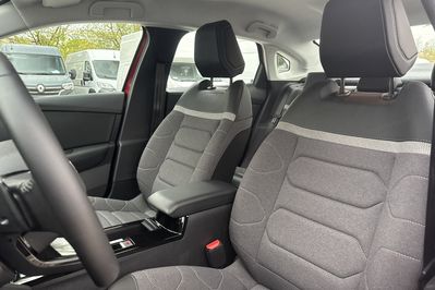 Citroen C4 X Plus  1.5 BlueHDi S&S EAT8