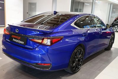 Lexus ES 300h F Sport Design