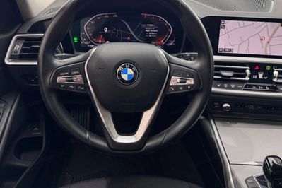 BMW Seria 3 318i Advantage aut