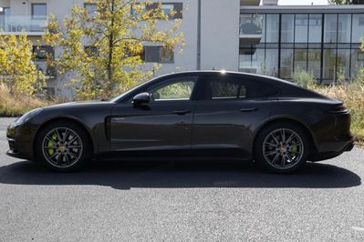 Porsche Panamera 4 e-Hybrid