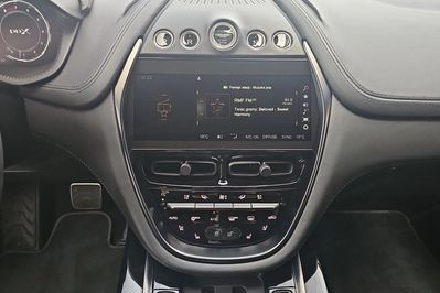 Aston Martin DBX V8