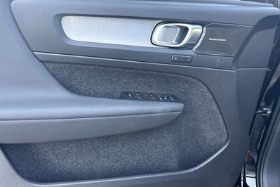 Volvo XC40 T5 Plug-In Hybrid Plus Dark