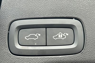 Volvo XC60 B5 B AWD Plus Dark aut