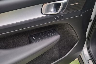 Volvo XC40 B3 B Plus Dark