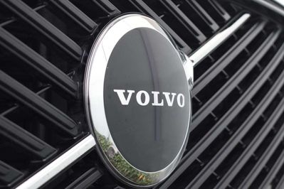 Volvo XC60 B5 AWD Plus Dark