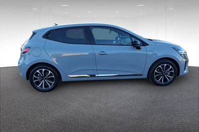 Renault Clio Techno 1.6 E-Tech Hybrid AT