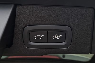 Volvo XC60 T6 Plug-In Hybrid AWD Plus Dark aut