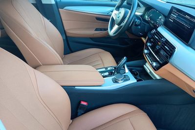 BMW Seria 5 530e xDrive Business Edition