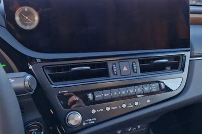 Lexus ES 300h Omotenashi