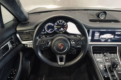 Porsche Panamera Turbo Hybrid