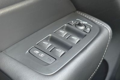 Volvo XC60 T6 Plug-In Hybrid AWD Plus Dark aut