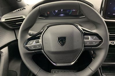 Peugeot 2008 ALLURE 1.2 mHEV e-DCS6