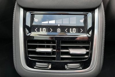 Volvo XC90 T8 AWD Plug-In Hybrid Plus Dark 7os