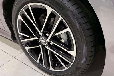 Toyota Camry Prestige 2.5 Hybrid Dynamic Force
