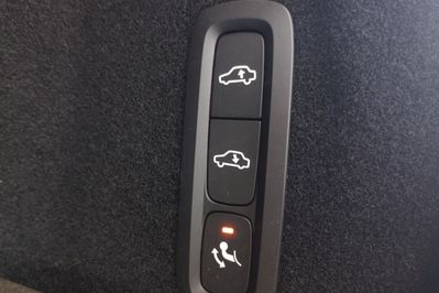 Volvo XC60 T8 Plug-In Hybrid AWD Ultra Black Edition aut