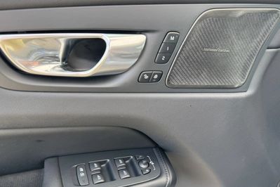Volvo XC60 B4 D AWD Plus Dark
