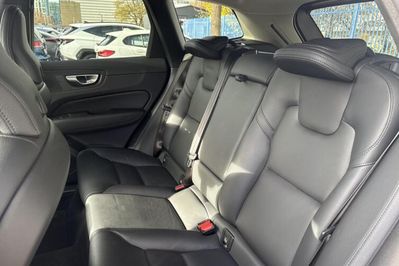 Volvo XC60 B4 B Plus Dark