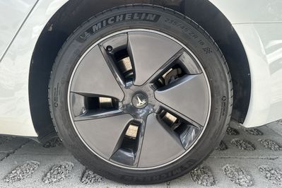 Tesla Model 3 RWD