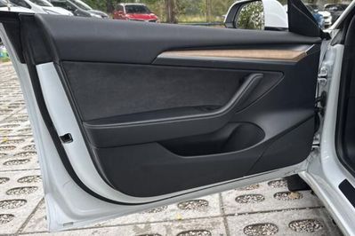 Tesla Model 3 RWD