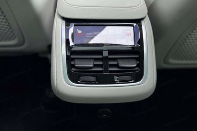 Volvo XC90 T8 AWD Plug-In Hybrid Ultra Bright