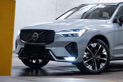 Volvo XC60 B5 AWD Ultra Dark