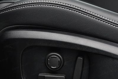 Jaguar XE 2.0 D200 AWD R-Dynamic Black