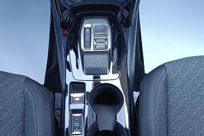 Peugeot 2008 1.2 Puretech Allure S&S EAT8