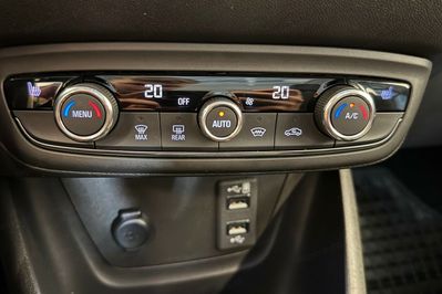 Opel Crossland X 1.2 T Business Elegance