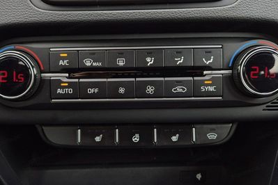 Kia Ceed 1.5 T-GDI mHEV Business Line DCT