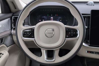 Volvo XC60 B5 AWD Ultra Bright