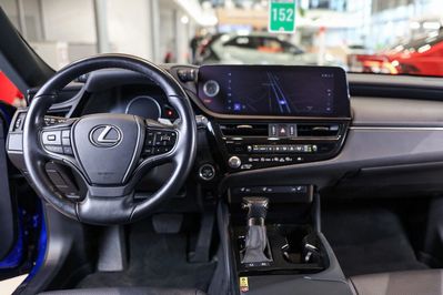 Lexus ES 300h F Sport Design
