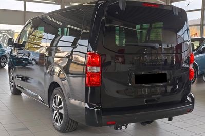 Peugeot Traveller Long L2H1 Business VIP EAT8