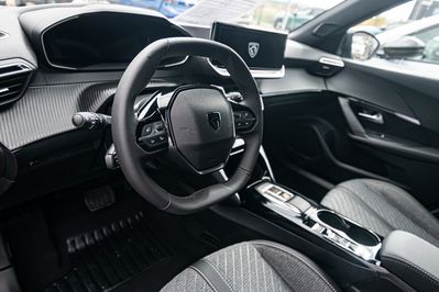 Peugeot 2008 Allure e-DCS 1.2 mHEV