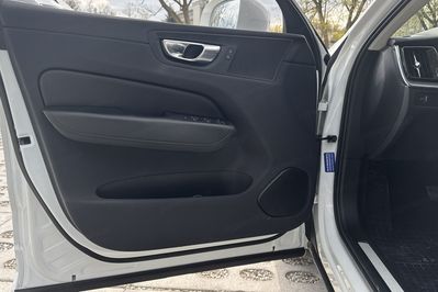 Volvo XC60 B4 B Momentum Pro