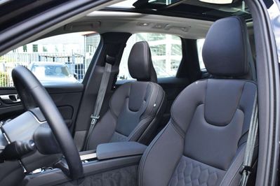Volvo XC60 B5 AWD Ultra Dark