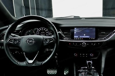 Opel Insignia 2.0 T GS Line