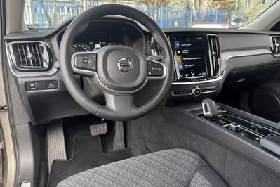 Volvo V60 B3 B Momentum Pro