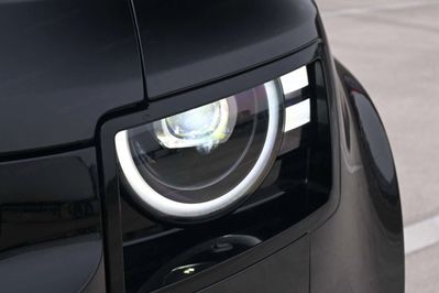 Land Rover Defender 110 3.0 D250 X-Dynamic HSE