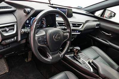 Lexus UX 250h