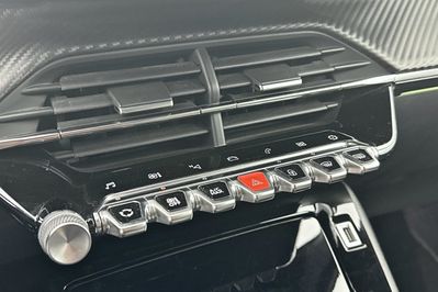 Peugeot 2008 GT 1.2 PureTech EAT8