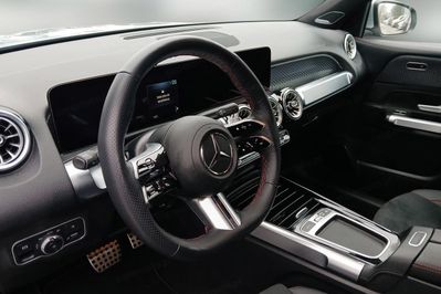 Mercedes GLB 220 mHEV 4-Matic AMG Line 8G-DCT 7- osobowy