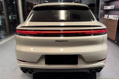 Porsche Cayenne Coupe E-Hybrid  Black Edition