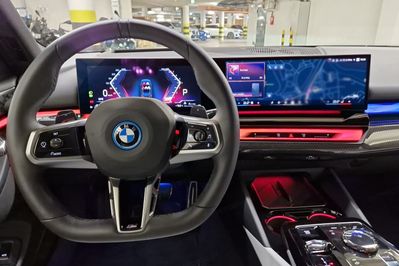 BMW Seria 5 530e xDrive PHEV M Sport aut