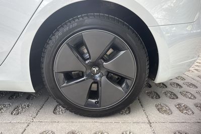 Tesla Model 3 RWD