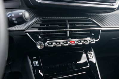 Peugeot 2008 Allure e-DCS 1.2 mHEV