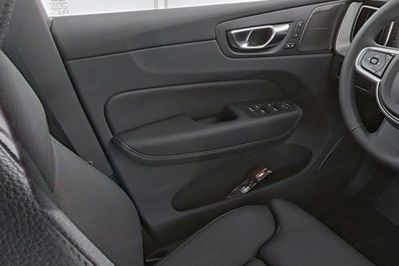 Volvo XC60 B5 B AWD Ultra Dark