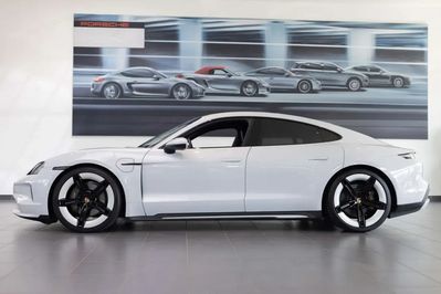 Porsche Taycan 4 Black Edition