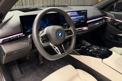 BMW Seria 5 550e xDrive M Sport