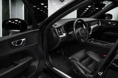 Volvo XC60 B4 D AWD Plus Dark aut